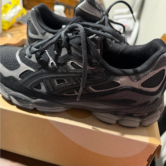 Asics Graphite Grey and Black Shoe Box Label